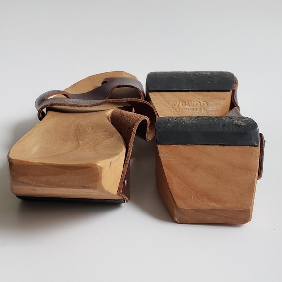 Cydwok | Leather Thong Wooden Sandals - Picture 8 of 12